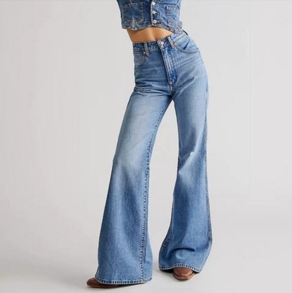 WRANGLER × Free People NEW! Wanderer High-Rise Flare Jeans - Picture 1 of 10